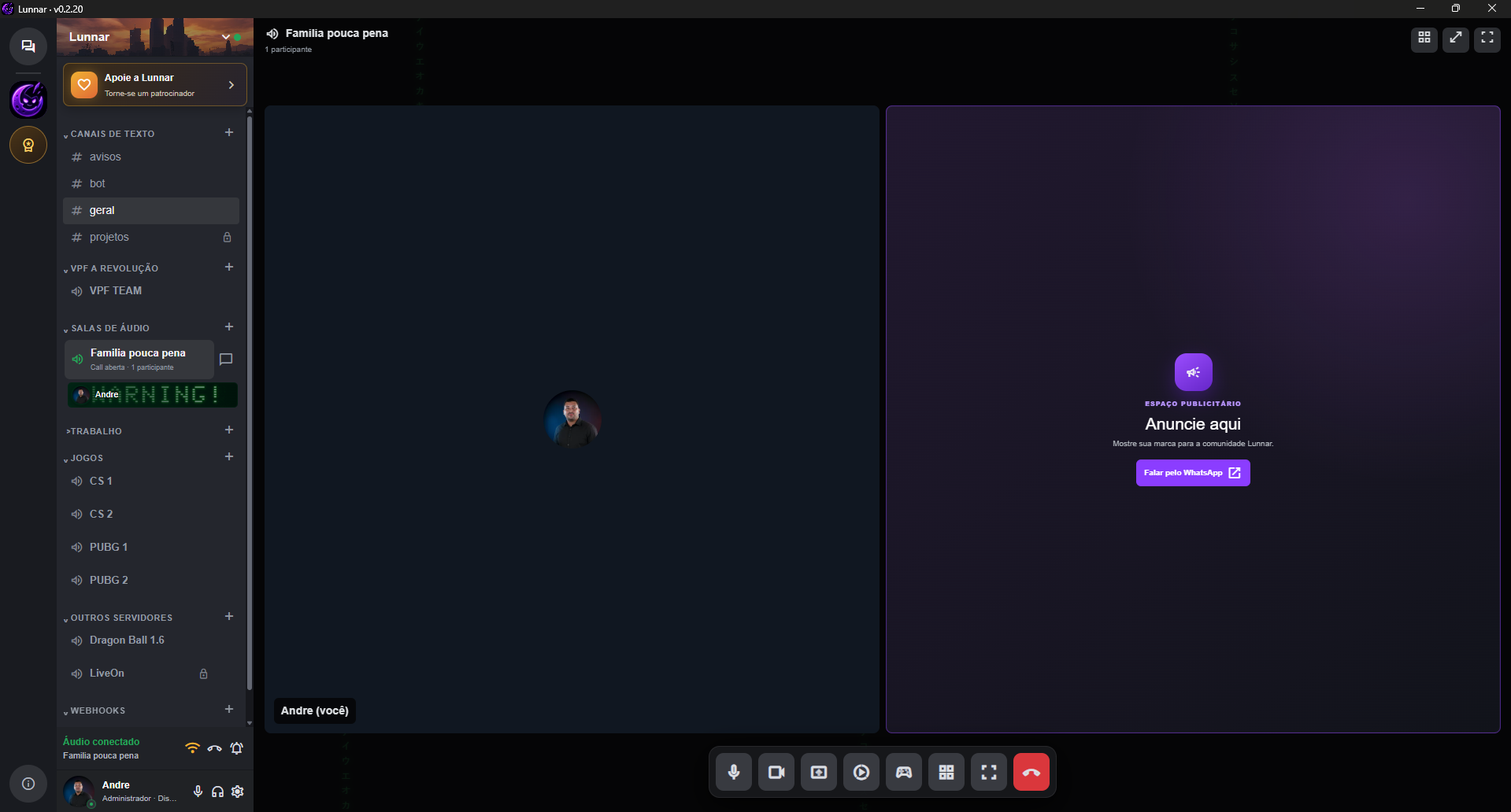 Interface real da Lunnar durante uma chamada na sala Família pouca pena
